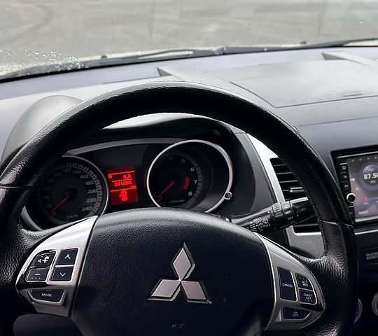 Бежевий Міцубісі Аутлендер, об'ємом двигуна 2.4 л та пробігом 270 тис. км за 8500 $, фото 3 на Automoto.ua