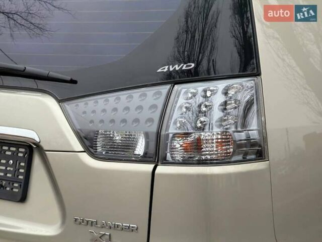 Бежевый Мицубиси Аутлендер, объемом двигателя 3 л и пробегом 178 тыс. км за 9450 $, фото 16 на Automoto.ua