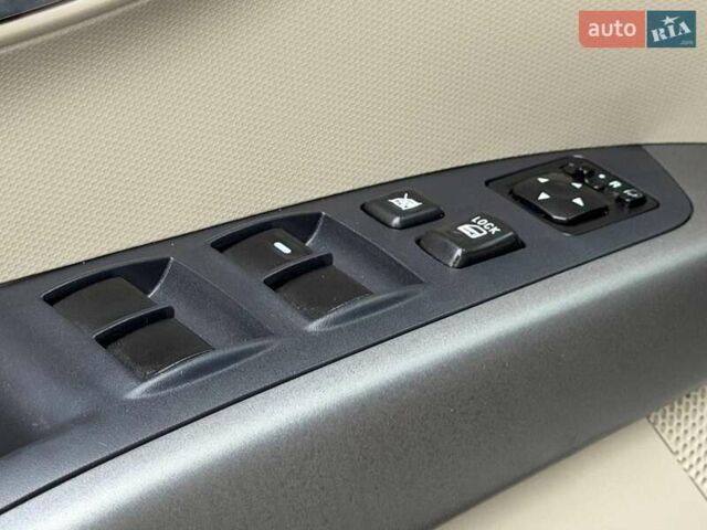 Бежевый Мицубиси Аутлендер, объемом двигателя 3 л и пробегом 178 тыс. км за 9450 $, фото 24 на Automoto.ua