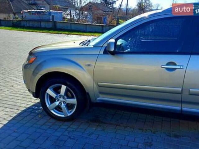 Бежевий Міцубісі Аутлендер, об'ємом двигуна 2.36 л та пробігом 220 тис. км за 9500 $, фото 2 на Automoto.ua