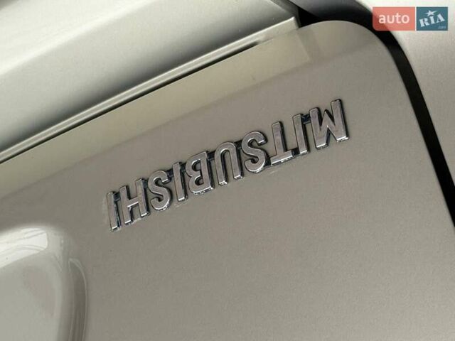 Бежевый Мицубиси Аутлендер, объемом двигателя 3 л и пробегом 178 тыс. км за 9450 $, фото 18 на Automoto.ua