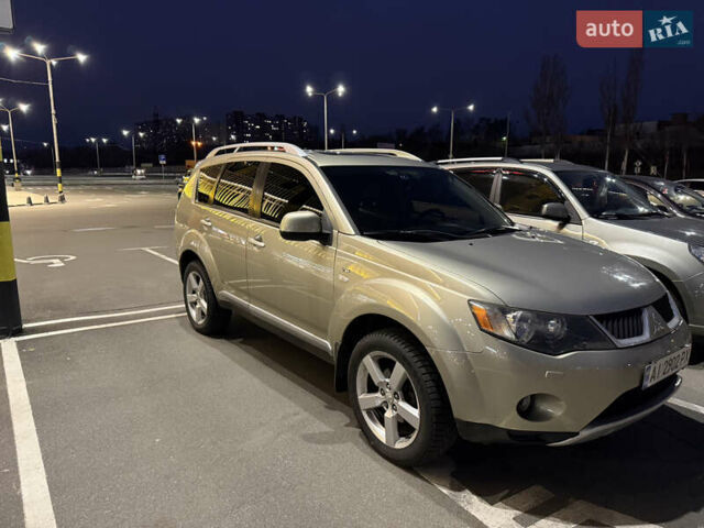 Міцубісі Аутлендер 2008 у Києві на Automoto.ua Бежевий Міцубісі Аутлендер, об'ємом двигуна 3 л та пробігом 337 тис. км за 11900 $, фото 1 на Automoto.ua