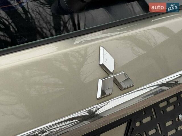 Бежевый Мицубиси Аутлендер, объемом двигателя 3 л и пробегом 178 тыс. км за 9450 $, фото 17 на Automoto.ua