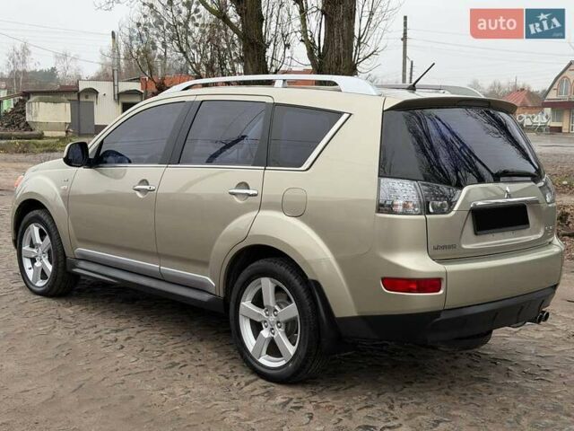Бежевый Мицубиси Аутлендер, объемом двигателя 3 л и пробегом 178 тыс. км за 9450 $, фото 12 на Automoto.ua