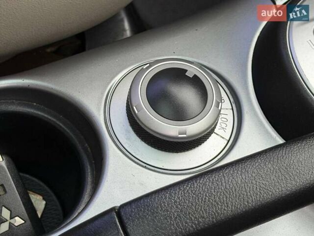 Бежевый Мицубиси Аутлендер, объемом двигателя 3 л и пробегом 178 тыс. км за 9450 $, фото 57 на Automoto.ua