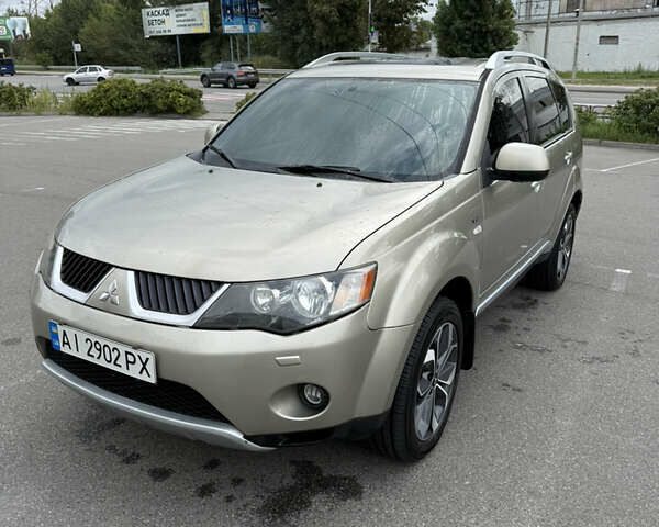 Міцубісі Аутлендер 2008 у Києві на Automoto.ua Бежевий Міцубісі Аутлендер, об'ємом двигуна 3 л та пробігом 337 тис. км за 11900 $, фото 6 на Automoto.ua