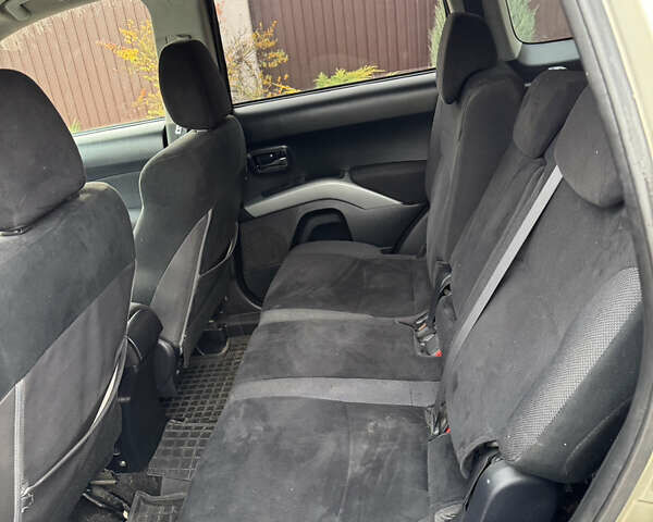 Бежевий Міцубісі Аутлендер, об'ємом двигуна 2.4 л та пробігом 301 тис. км за 6100 $, фото 10 на Automoto.ua