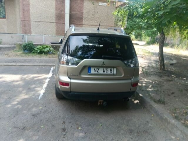 Бежевий Міцубісі Аутлендер, об'ємом двигуна 2.2 л та пробігом 308 тис. км за 4900 $, фото 2 на Automoto.ua