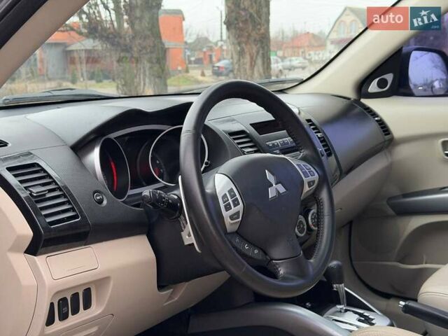 Бежевый Мицубиси Аутлендер, объемом двигателя 3 л и пробегом 178 тыс. км за 9450 $, фото 25 на Automoto.ua