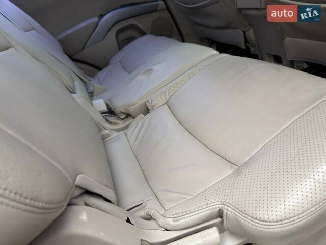 Бежевый Мицубиси Аутлендер, объемом двигателя 3 л и пробегом 178 тыс. км за 9450 $, фото 41 на Automoto.ua