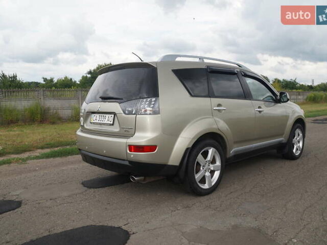 Бежевий Міцубісі Аутлендер, об'ємом двигуна 2.36 л та пробігом 207 тис. км за 10800 $, фото 17 на Automoto.ua