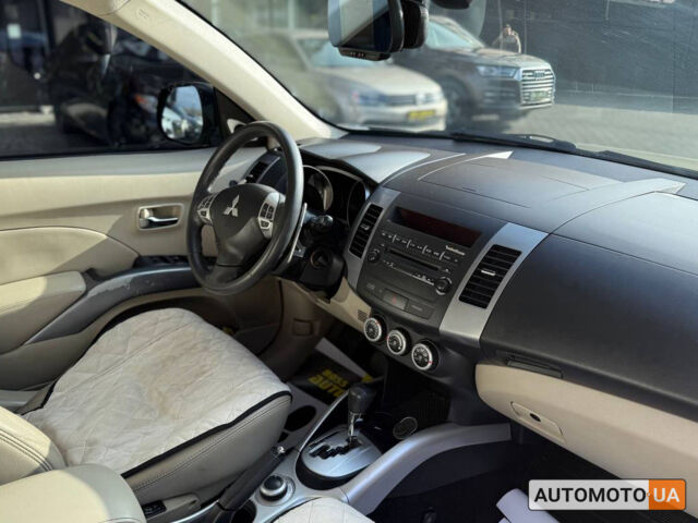 Бежевий Міцубісі Аутлендер, об'ємом двигуна 2.4 л та пробігом 195 тис. км за 8500 $, фото 18 на Automoto.ua