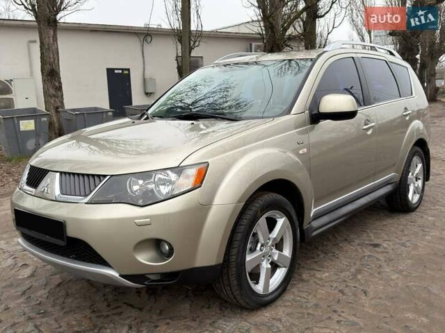 Бежевый Мицубиси Аутлендер, объемом двигателя 3 л и пробегом 178 тыс. км за 9450 $, фото 3 на Automoto.ua