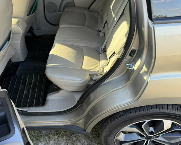 Міцубісі Аутлендер 2008 у Києві на Automoto.ua Бежевий Міцубісі Аутлендер, об'ємом двигуна 3 л та пробігом 337 тис. км за 11900 $, фото 3 на Automoto.ua