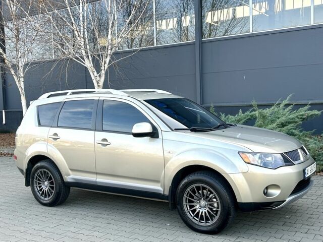 Бежевый Мицубиси Аутлендер, объемом двигателя 2.4 л и пробегом 226 тыс. км за 8999 $, фото 3 на Automoto.ua