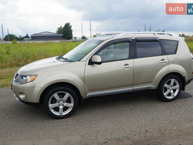 Бежевий Міцубісі Аутлендер, об'ємом двигуна 2.36 л та пробігом 207 тис. км за 10800 $, фото 6 на Automoto.ua