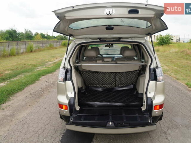 Бежевий Міцубісі Аутлендер, об'ємом двигуна 2.36 л та пробігом 207 тис. км за 10800 $, фото 49 на Automoto.ua