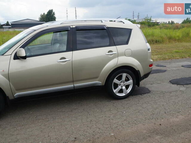 Бежевий Міцубісі Аутлендер, об'ємом двигуна 2.36 л та пробігом 207 тис. км за 10800 $, фото 8 на Automoto.ua