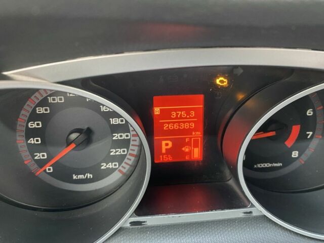 Бежевий Міцубісі Аутлендер, об'ємом двигуна 3 л та пробігом 266 тис. км за 8500 $, фото 11 на Automoto.ua