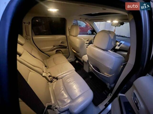 Бежевий Міцубісі Аутлендер, об'ємом двигуна 3 л та пробігом 195 тис. км за 8750 $, фото 1 на Automoto.ua