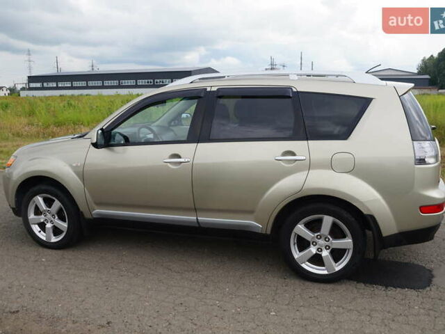 Бежевий Міцубісі Аутлендер, об'ємом двигуна 2.36 л та пробігом 207 тис. км за 10800 $, фото 10 на Automoto.ua