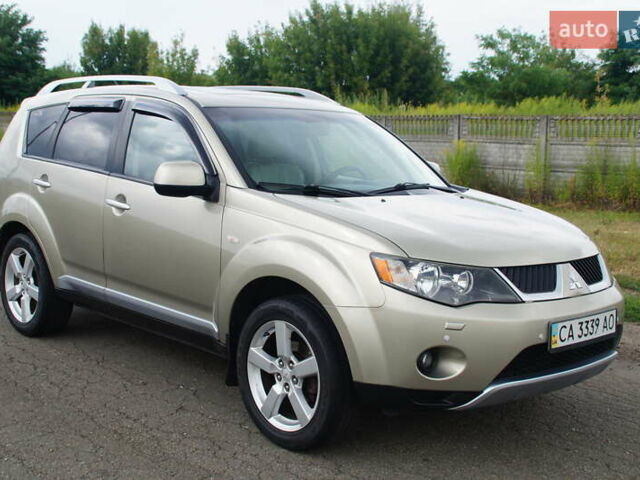 Бежевий Міцубісі Аутлендер, об'ємом двигуна 2.36 л та пробігом 207 тис. км за 10800 $, фото 23 на Automoto.ua