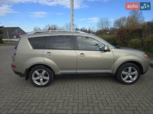 Бежевый Мицубиси Аутлендер, объемом двигателя 2.36 л и пробегом 159 тыс. км за 9683 $, фото 9 на Automoto.ua