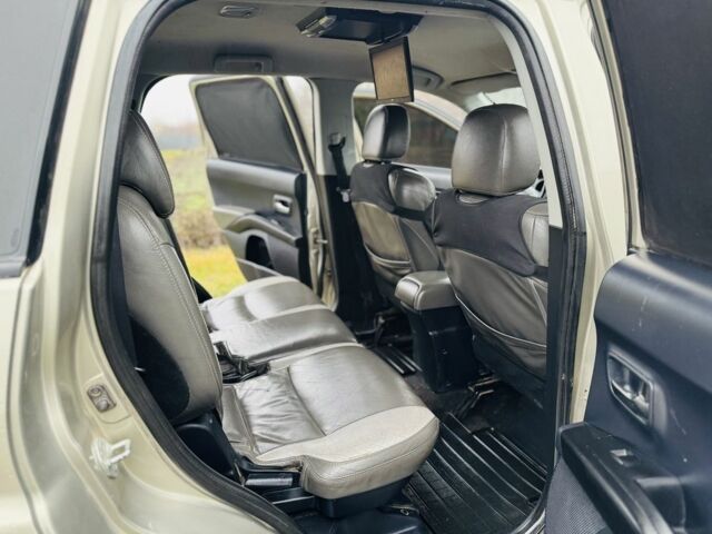 Бежевый Мицубиси Аутлендер, объемом двигателя 2.4 л и пробегом 107 тыс. км за 9900 $, фото 12 на Automoto.ua