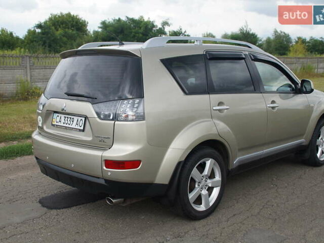 Бежевий Міцубісі Аутлендер, об'ємом двигуна 2.36 л та пробігом 207 тис. км за 10800 $, фото 16 на Automoto.ua