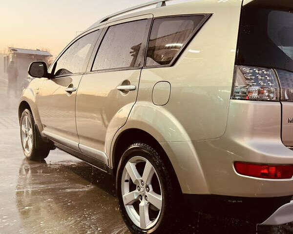 Міцубісі Аутлендер 2008 у Києві на Automoto.ua Бежевий Міцубісі Аутлендер, об'ємом двигуна 3 л та пробігом 337 тис. км за 11900 $, фото 2 на Automoto.ua