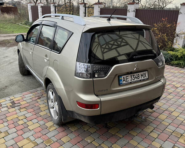 Бежевий Міцубісі Аутлендер, об'ємом двигуна 2.4 л та пробігом 301 тис. км за 6100 $, фото 3 на Automoto.ua