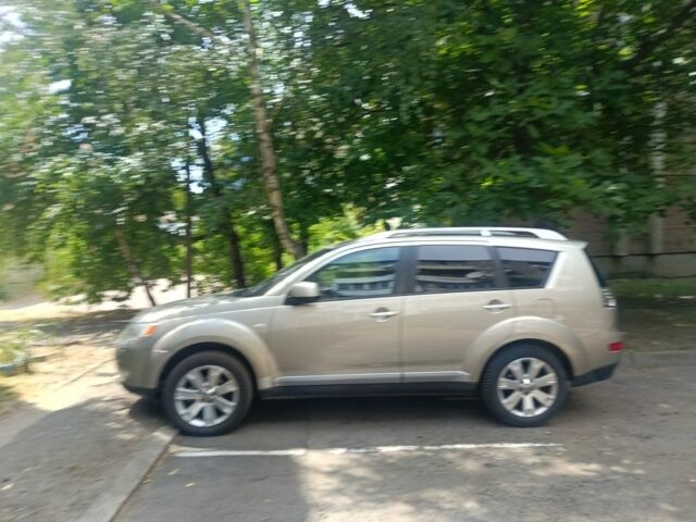Бежевий Міцубісі Аутлендер, об'ємом двигуна 2.2 л та пробігом 308 тис. км за 4900 $, фото 3 на Automoto.ua