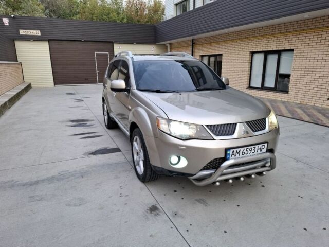 Бежевий Міцубісі Аутлендер, об'ємом двигуна 3 л та пробігом 266 тис. км за 8500 $, фото 1 на Automoto.ua