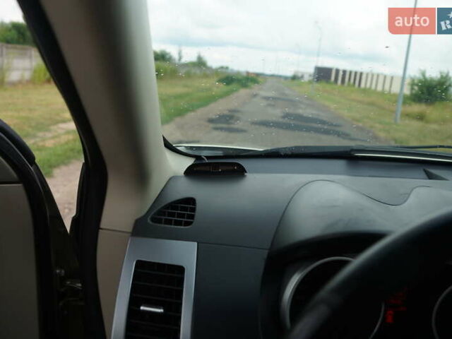 Бежевий Міцубісі Аутлендер, об'ємом двигуна 2.36 л та пробігом 207 тис. км за 10800 $, фото 34 на Automoto.ua