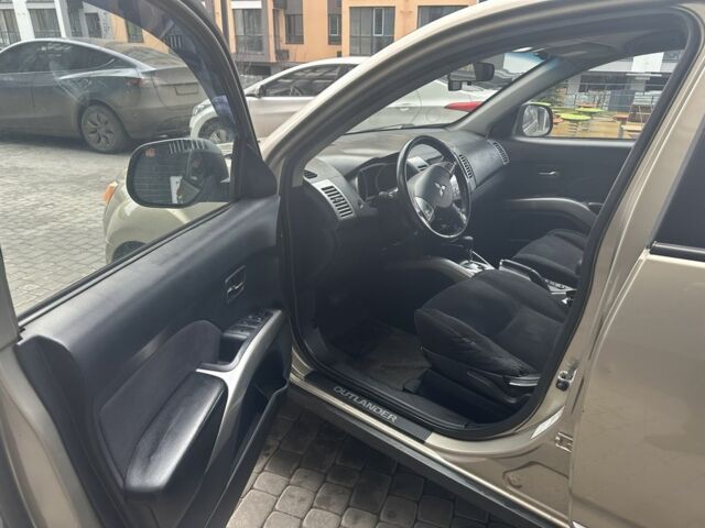 Бежевый Мицубиси Аутлендер, объемом двигателя 2.4 л и пробегом 290 тыс. км за 6950 $, фото 9 на Automoto.ua