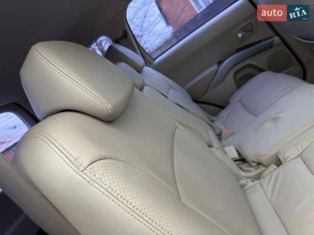 Бежевый Мицубиси Аутлендер, объемом двигателя 3 л и пробегом 178 тыс. км за 9450 $, фото 44 на Automoto.ua