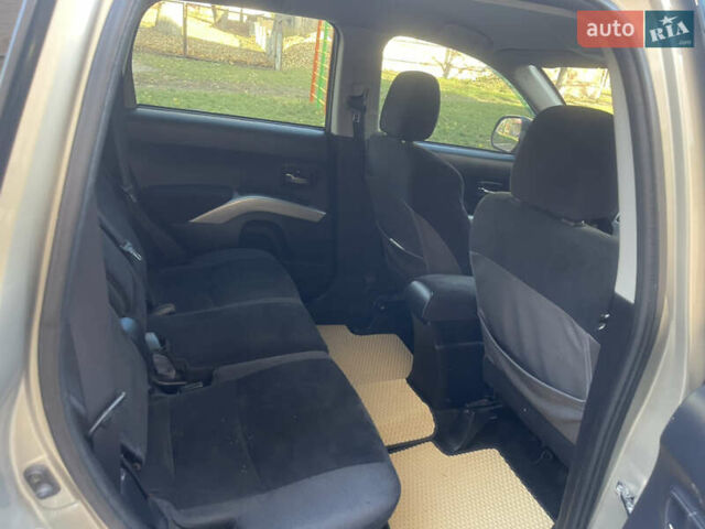 Бежевый Мицубиси Аутлендер, объемом двигателя 3 л и пробегом 246 тыс. км за 8250 $, фото 16 на Automoto.ua