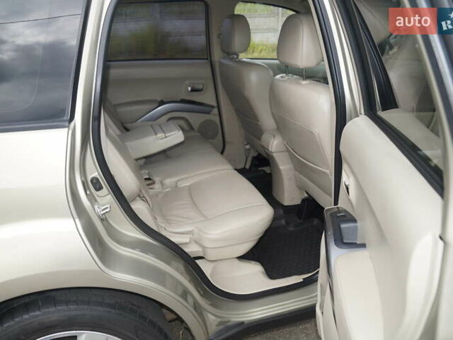 Бежевий Міцубісі Аутлендер, об'ємом двигуна 2.36 л та пробігом 207 тис. км за 10800 $, фото 40 на Automoto.ua