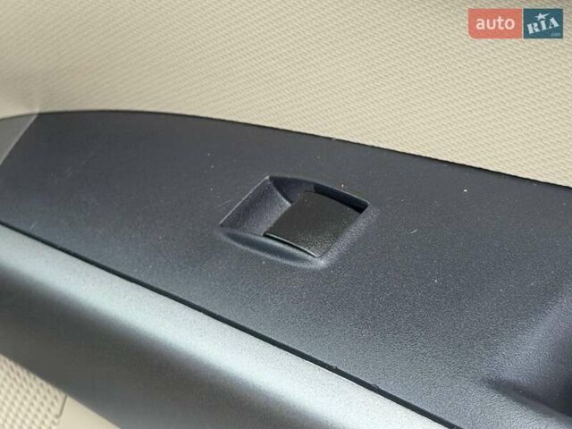 Бежевый Мицубиси Аутлендер, объемом двигателя 3 л и пробегом 178 тыс. км за 9450 $, фото 45 на Automoto.ua