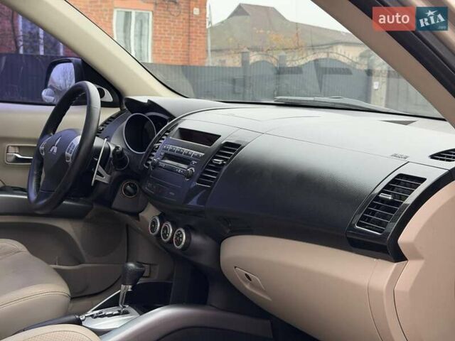 Бежевый Мицубиси Аутлендер, объемом двигателя 3 л и пробегом 178 тыс. км за 9450 $, фото 47 на Automoto.ua