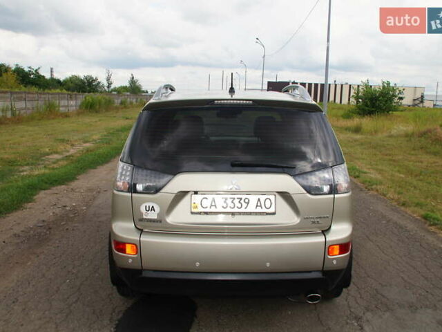 Бежевий Міцубісі Аутлендер, об'ємом двигуна 2.36 л та пробігом 207 тис. км за 10800 $, фото 27 на Automoto.ua