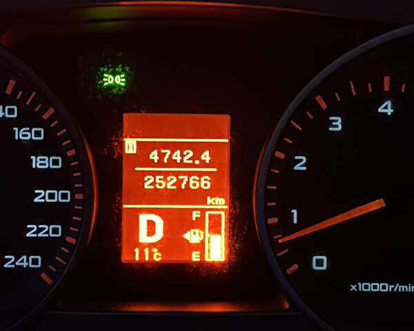 Бежевий Міцубісі Аутлендер, об'ємом двигуна 2.4 л та пробігом 252 тис. км за 8500 $, фото 17 на Automoto.ua