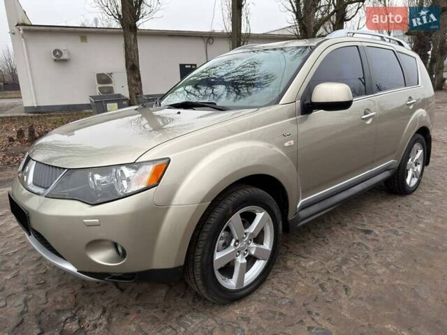Бежевый Мицубиси Аутлендер, объемом двигателя 3 л и пробегом 178 тыс. км за 9450 $, фото 8 на Automoto.ua