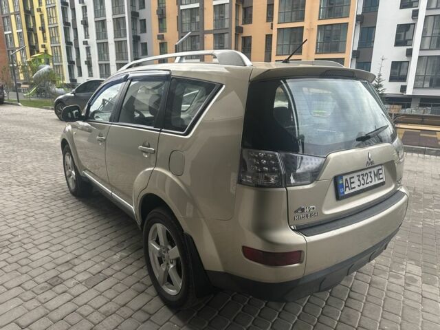 Бежевый Мицубиси Аутлендер, объемом двигателя 2.4 л и пробегом 290 тыс. км за 6950 $, фото 5 на Automoto.ua