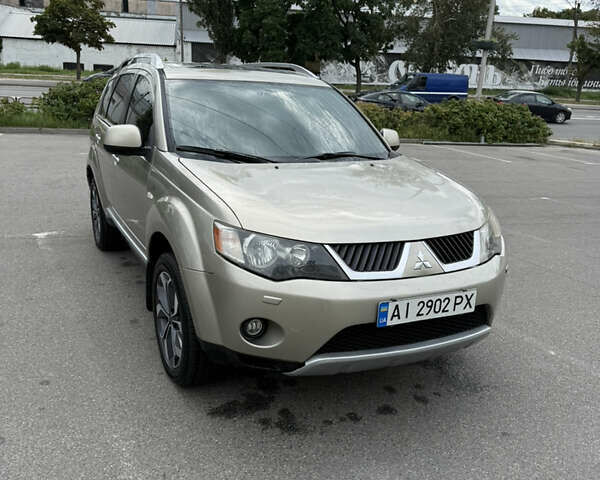 Міцубісі Аутлендер 2008 у Києві на Automoto.ua Бежевий Міцубісі Аутлендер, об'ємом двигуна 3 л та пробігом 337 тис. км за 11900 $, фото 5 на Automoto.ua