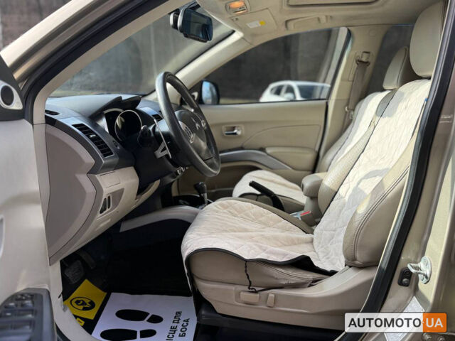 Бежевий Міцубісі Аутлендер, об'ємом двигуна 2.4 л та пробігом 195 тис. км за 8500 $, фото 7 на Automoto.ua