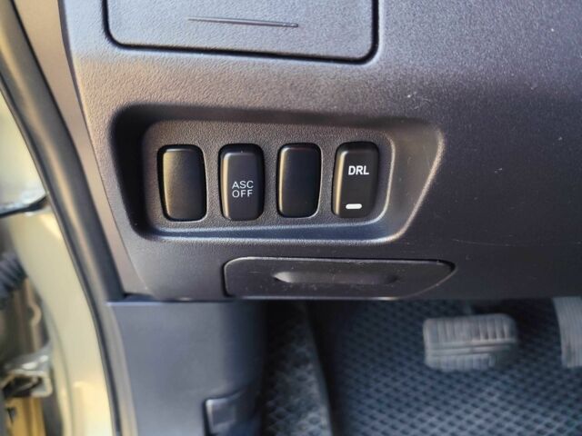 Бежевий Міцубісі Аутлендер, об'ємом двигуна 2.4 л та пробігом 281 тис. км за 8500 $, фото 11 на Automoto.ua