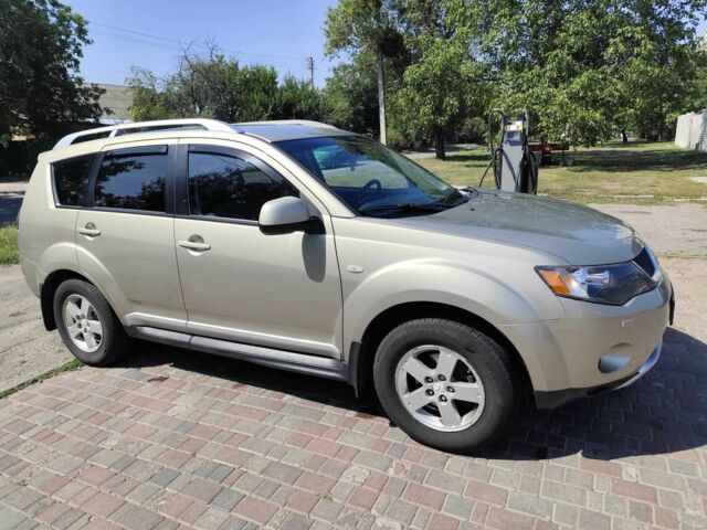 Бежевий Міцубісі Аутлендер, об'ємом двигуна 2.4 л та пробігом 281 тис. км за 8500 $, фото 7 на Automoto.ua