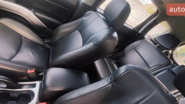 Бежевий Міцубісі Аутлендер, об'ємом двигуна 2.36 л та пробігом 240 тис. км за 9250 $, фото 6 на Automoto.ua