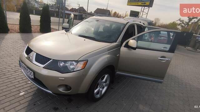Бежевый Мицубиси Аутлендер, объемом двигателя 2.36 л и пробегом 200 тыс. км за 8300 $, фото 61 на Automoto.ua